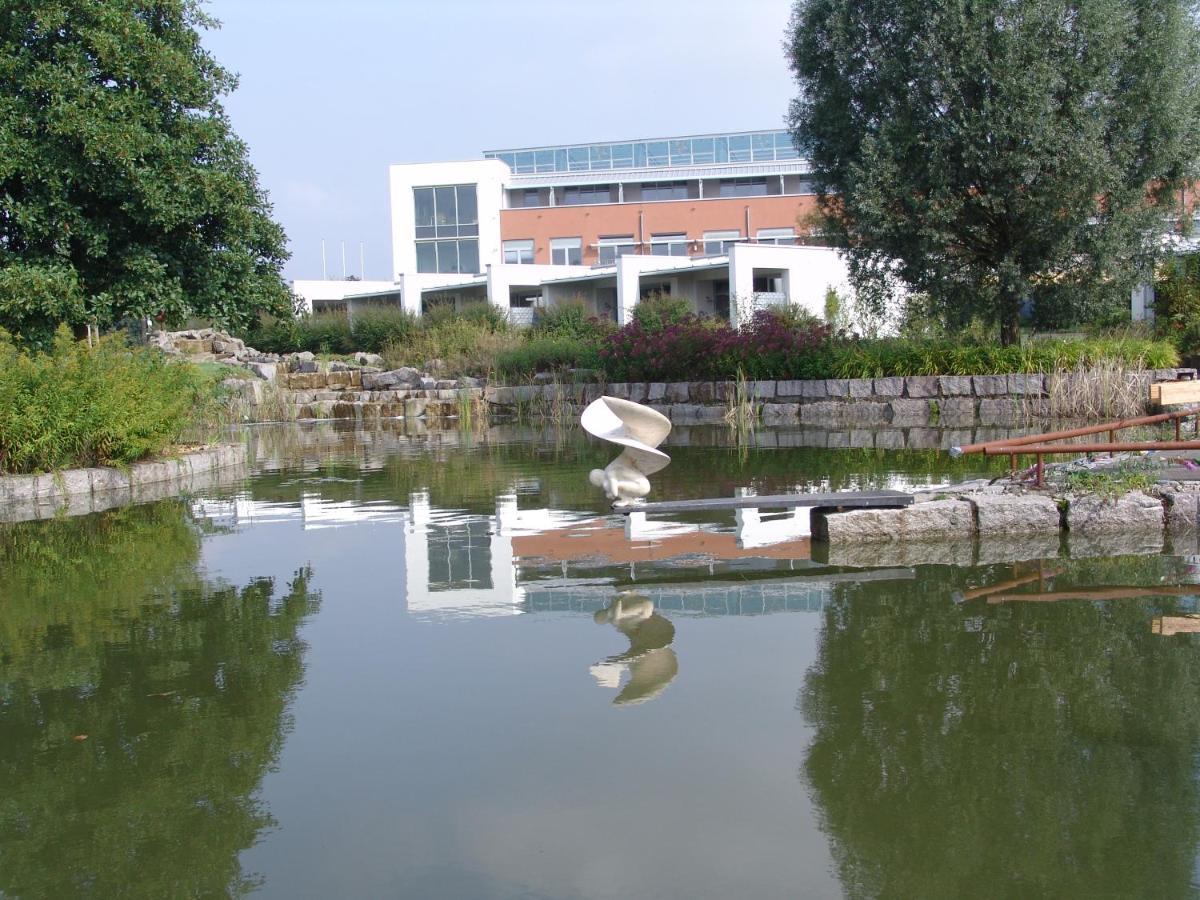 Seminarhotel In Der Manfred-Sauer-Stiftung Lobbach Exterior photo