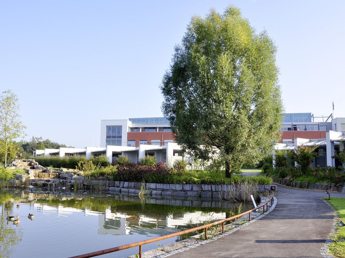 Seminarhotel In Der Manfred-Sauer-Stiftung Lobbach Exterior photo